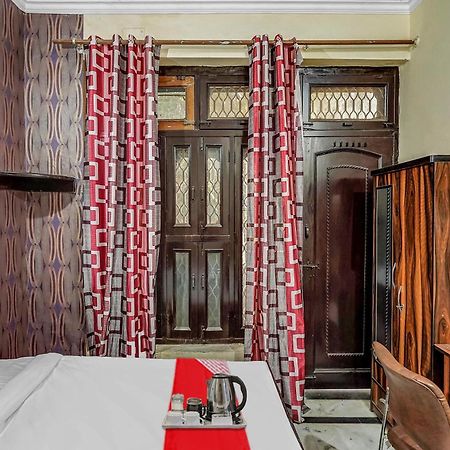 Oyo Flagship 70209 Alpha One Hotel Greater Noida Eksteriør billede