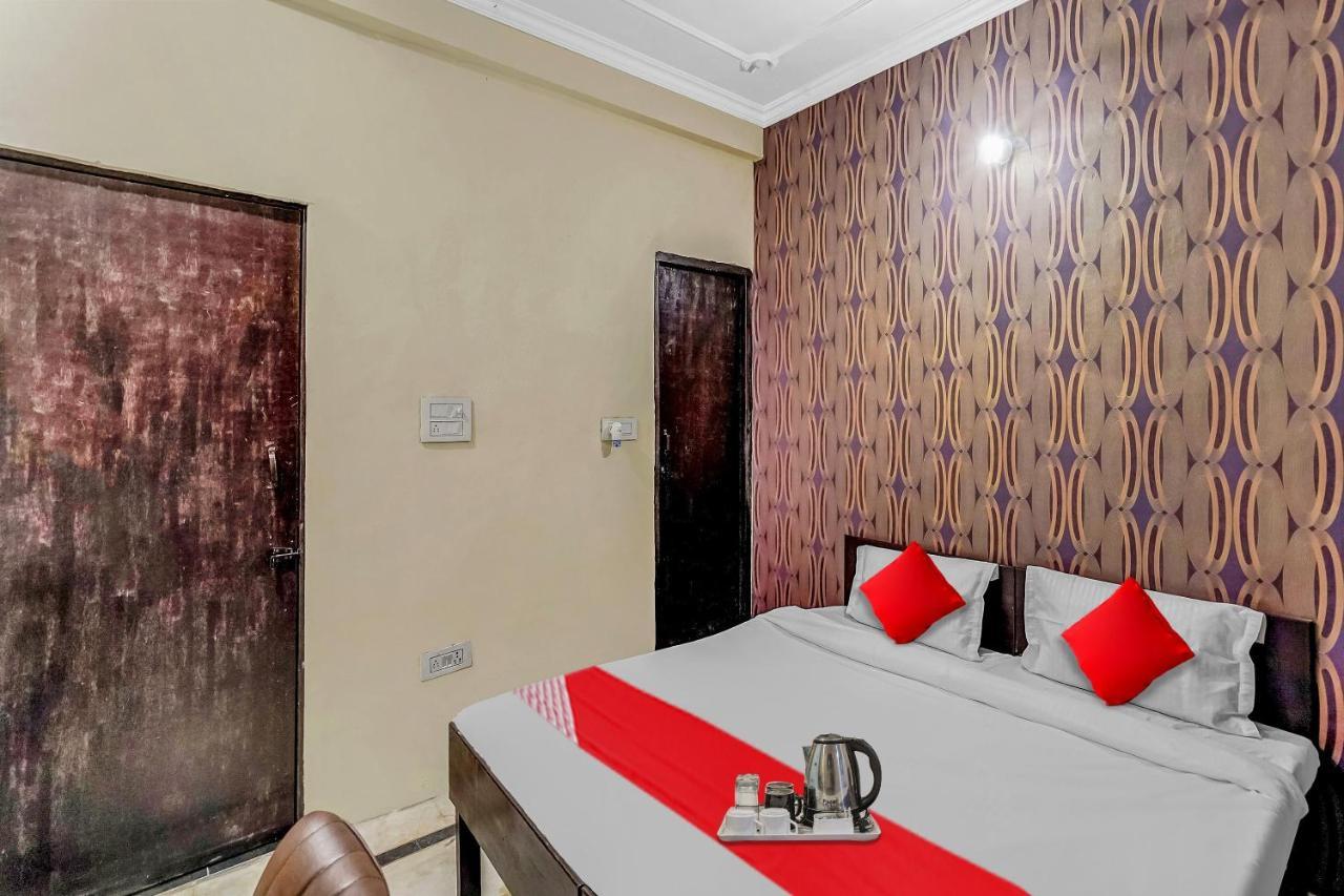 Oyo Flagship 70209 Alpha One Hotel Greater Noida Eksteriør billede