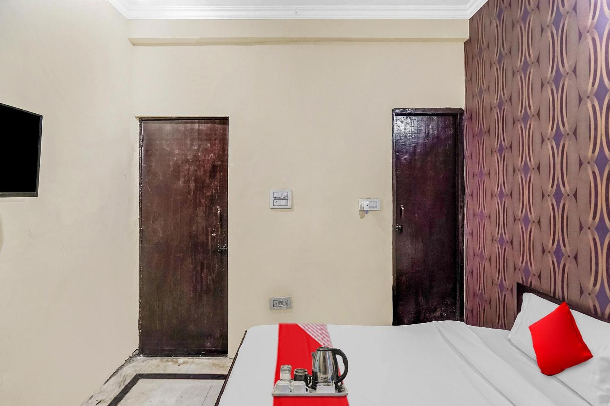 Oyo Flagship 70209 Alpha One Hotel Greater Noida Eksteriør billede