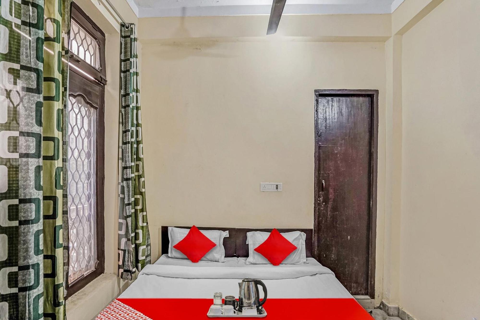 Oyo Flagship 70209 Alpha One Hotel Greater Noida Eksteriør billede
