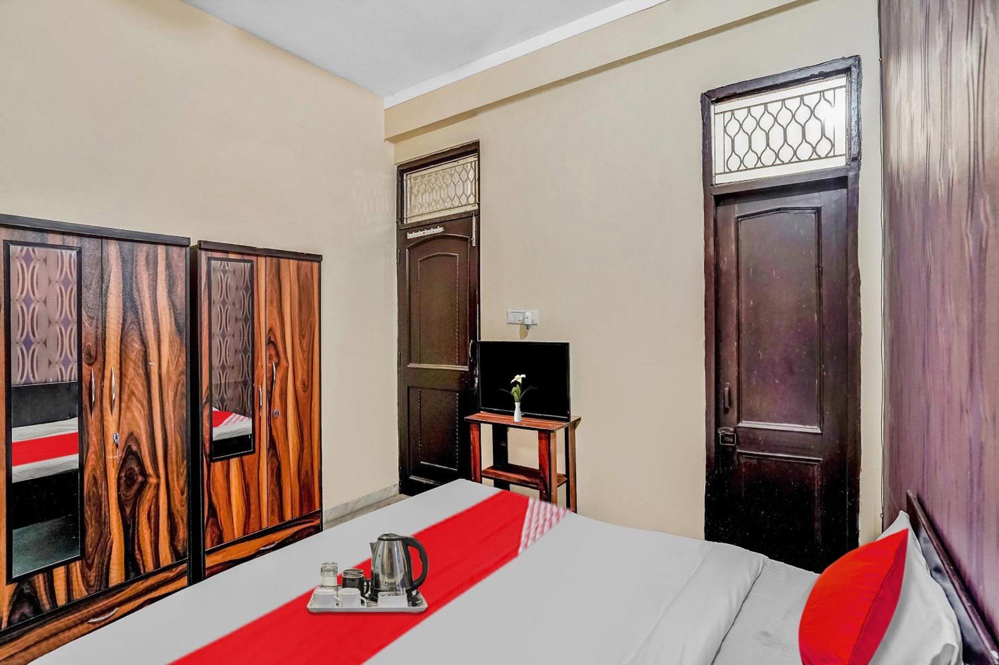Oyo Flagship 70209 Alpha One Hotel Greater Noida Eksteriør billede