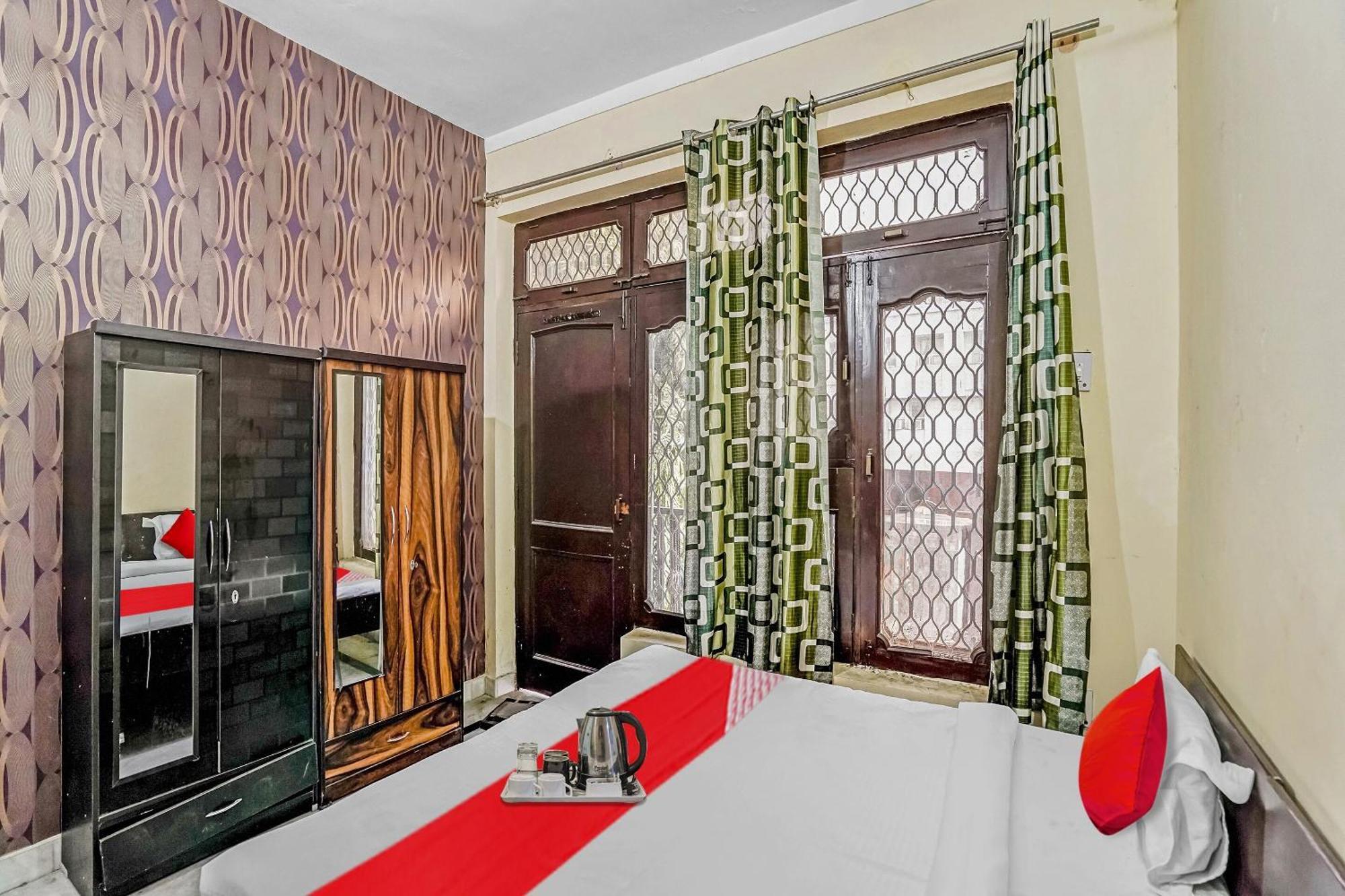 Oyo Flagship 70209 Alpha One Hotel Greater Noida Eksteriør billede
