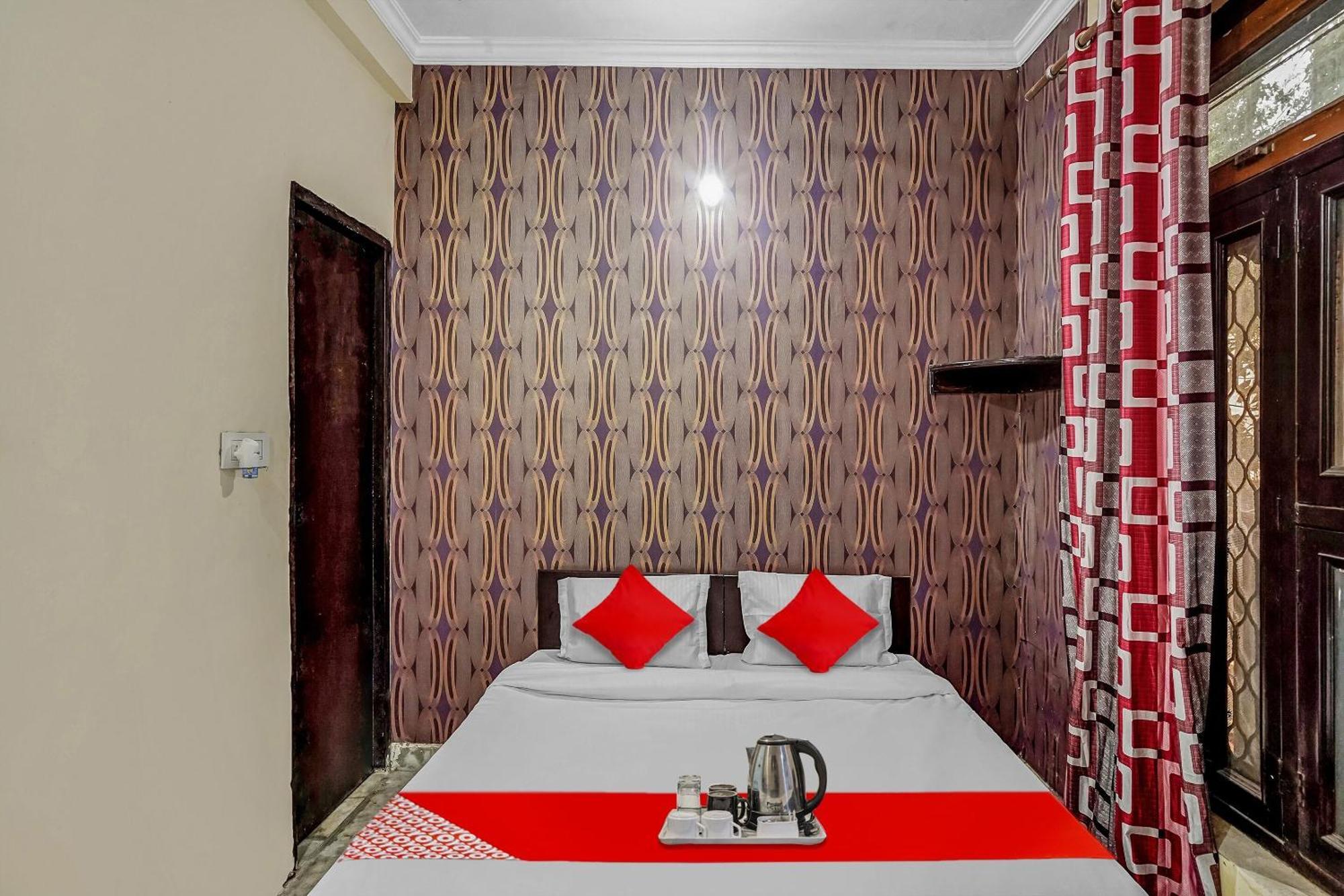 Oyo Flagship 70209 Alpha One Hotel Greater Noida Eksteriør billede