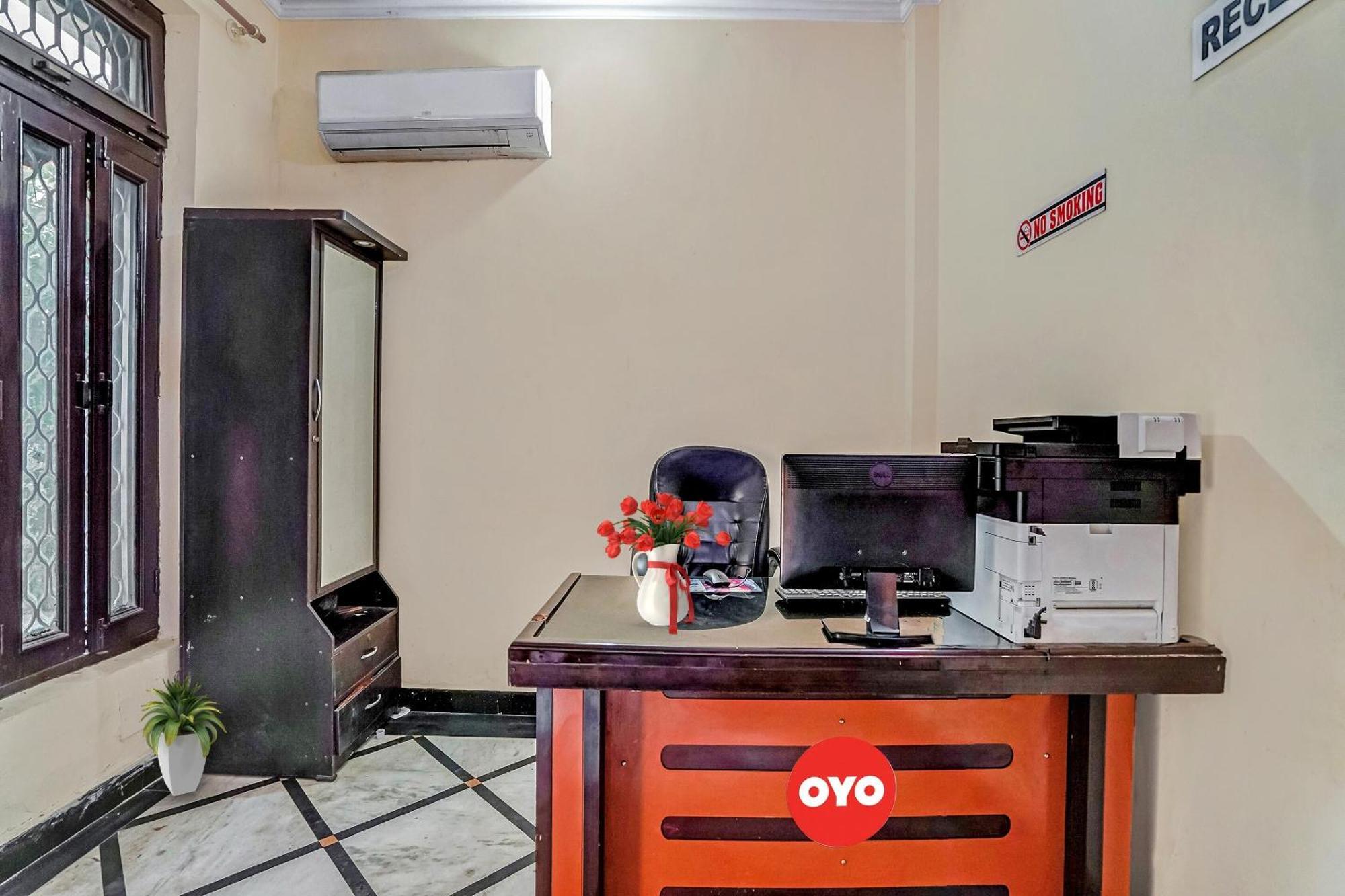 Oyo Flagship 70209 Alpha One Hotel Greater Noida Eksteriør billede