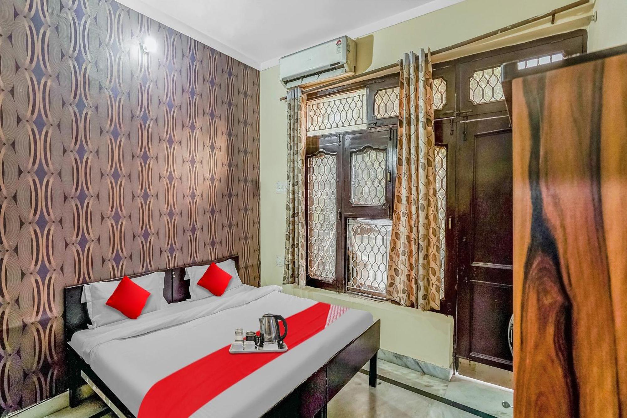Oyo Flagship 70209 Alpha One Hotel Greater Noida Eksteriør billede