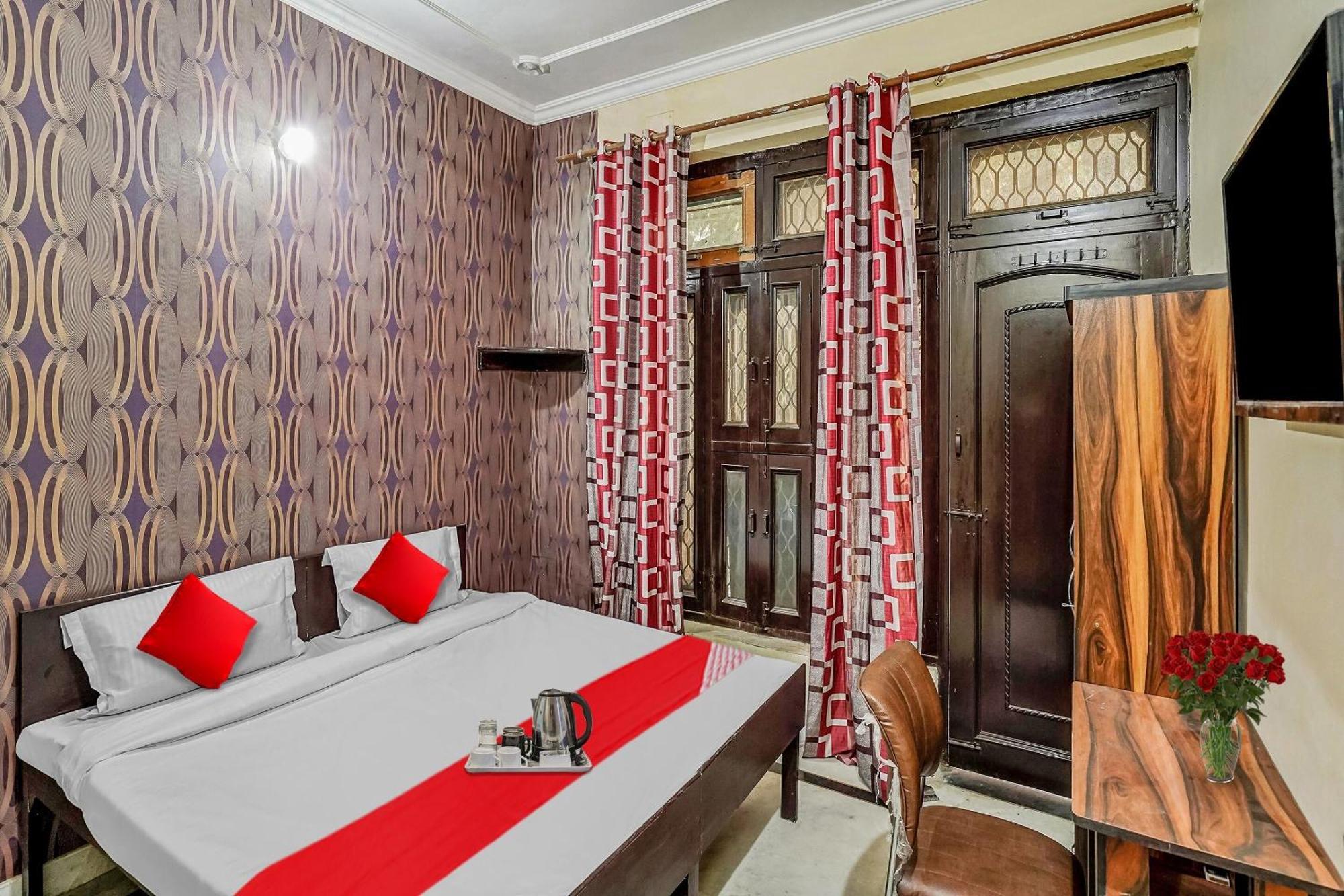 Oyo Flagship 70209 Alpha One Hotel Greater Noida Eksteriør billede