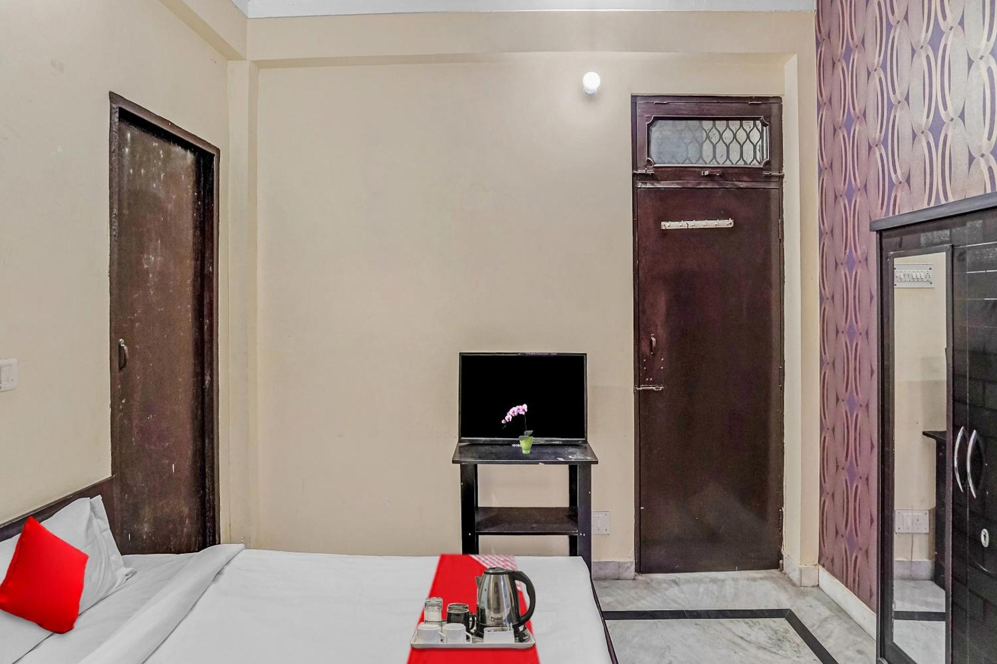 Oyo Flagship 70209 Alpha One Hotel Greater Noida Eksteriør billede